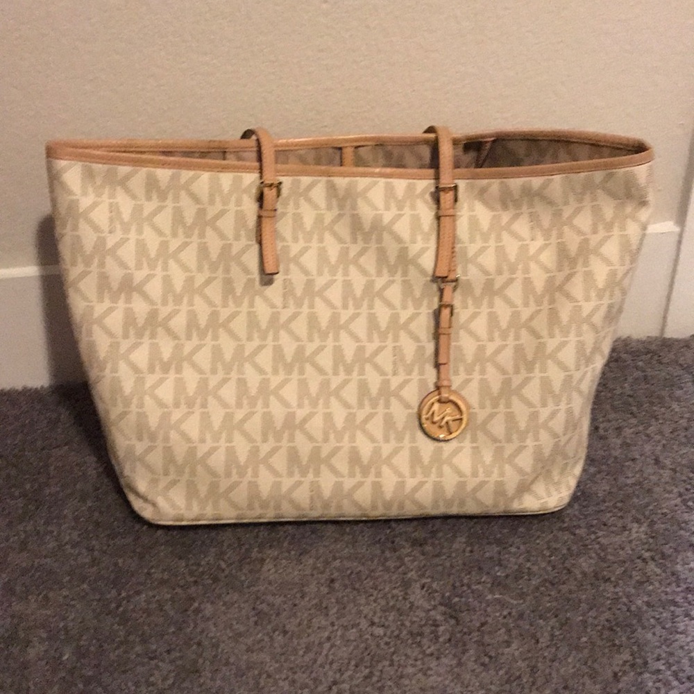 Micheal Kors Jet Set Carry All Tote